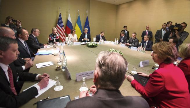 Reunión de EEUU, Ucrania, Rusia y UE para solucionar la crisis en Ucrania.