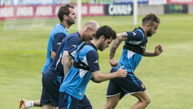 Los jugadores del Real Zaragoza, en el entrenamiento del sábado