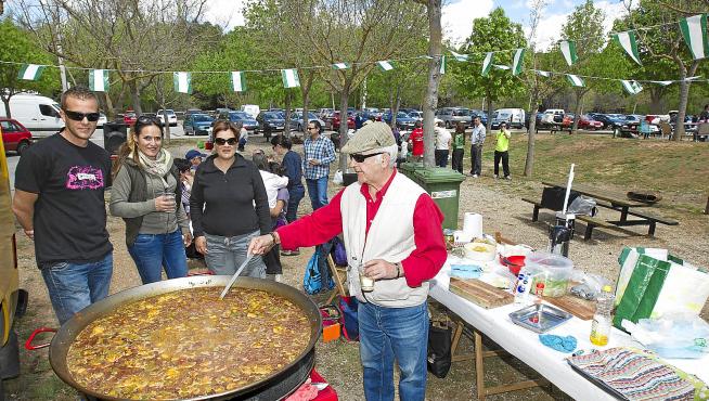El público llena Fuente Cerrada en la fiesta  del Sermón y echa de menos el bar y más aseos