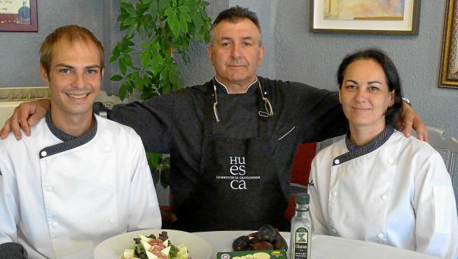Fernando Vázquez, Gregorio Abadía y Ana Rufas forman parte del equipo del restaurante +Billauba, de Fraga.