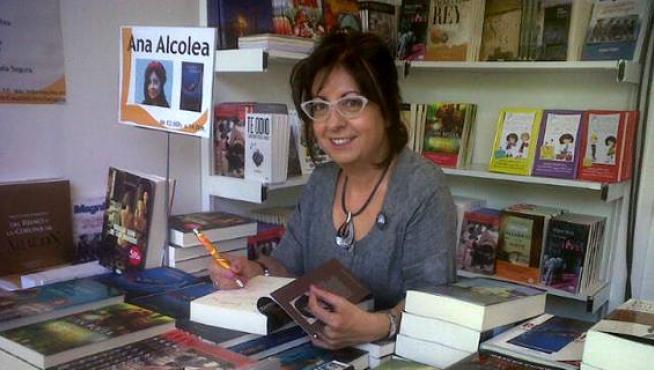 La escritora Ana Alcolea
