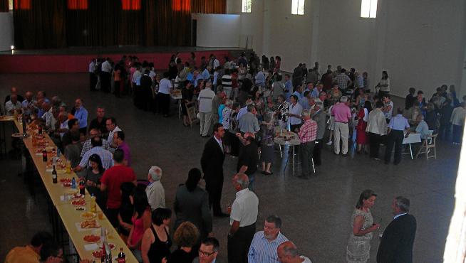 El Cento Social de la localidad acogió el vino español que ofreció ayer el Ayuntamiento.