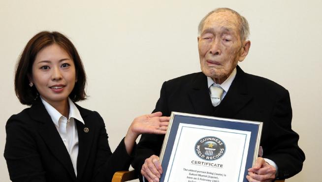 Sakari Momoi fue reconocido como hombre más viejo del mundo