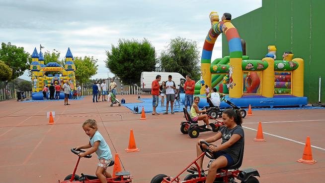 La competición sobre ruedas fue reñida entre los más pequeños.