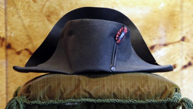 Un sombrero de dos picos que perteneció a Napoleón Bonaparte fue vendido por un precio récord de 1,89 millones de euros