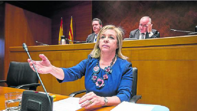 Dolores Serrat compareció ayer en las Cortes para explicar los presupuestos de su Departamento.