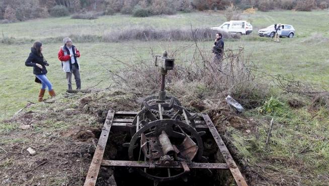 Vista del pozo de una finca donde han aparecido restos humanos que podrían corresponder a los de la mujer dominicana y su hija desaparecidas desde junio en Madrid