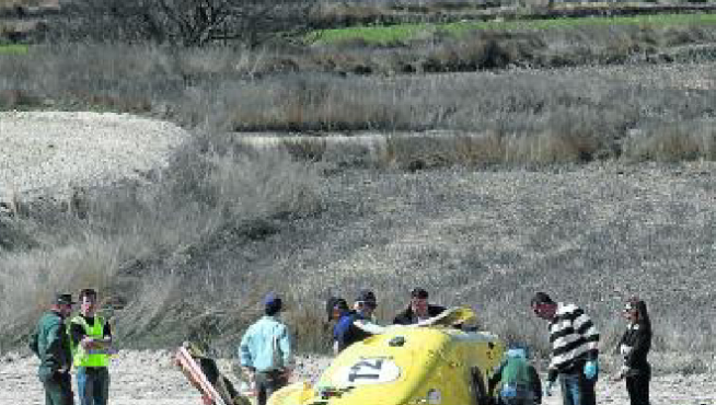El helicóptero -en la foto- minutos después del accidente.