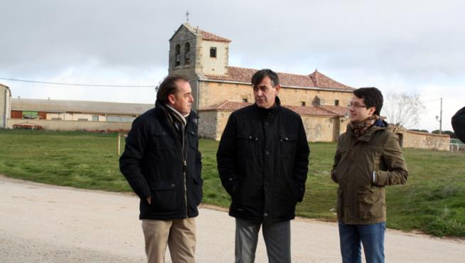 Antonio Pardo, presidente de la Diputación, junto al alcalde de Golmayo, Benito Serrano y el vicepresidente segundo, Tomás Cabezón.