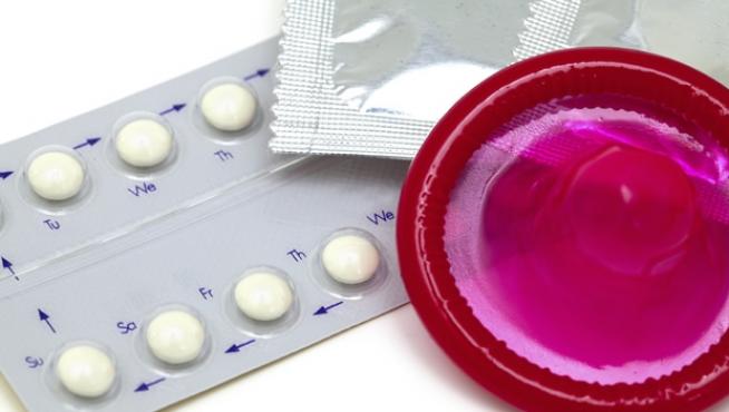Los expertos insisten en la importancia de hacer uso de un anticonceptivo de base y de usarlo bien.