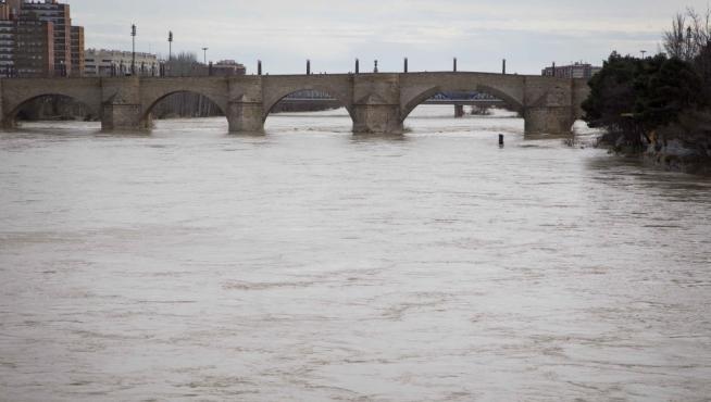 El Ebro a su paso por Zaragoza este martes