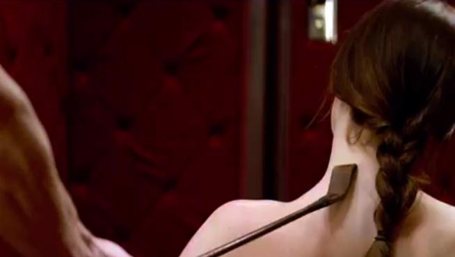 Dakota Johnson, en un fotograma de la película '50 sombras de Grey'.