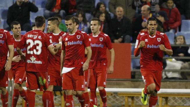 Gaffoor, a la derecha, celebra el gol de la victoria conseguido en La Romareda la temporada pasada