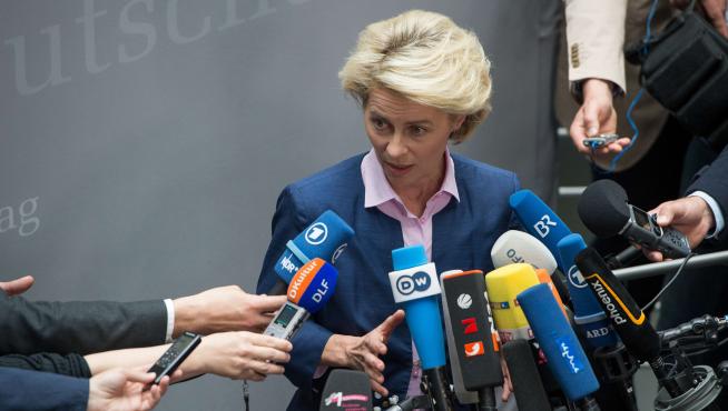 La ministra de Defensa alemana, Ursula von der Leyen, reconoció las deficiencias armamentísticas