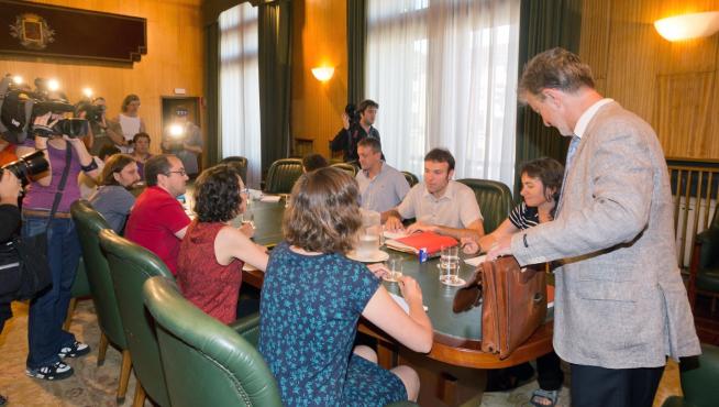 Reunión del nuevo gobierno local del Ayuntamiento de Zaragoza.