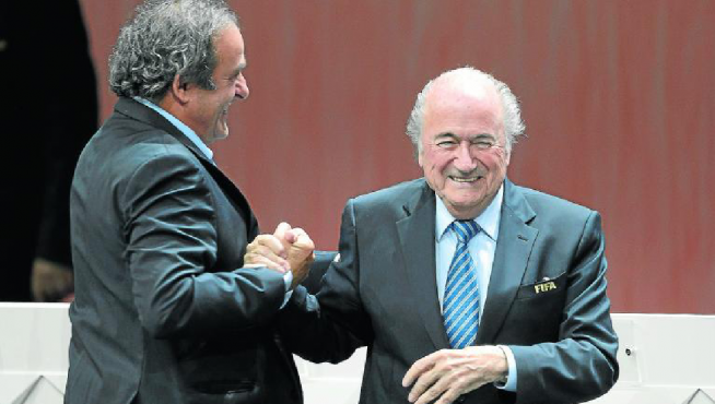 Michel Platini y Joseph Blatter en una foto de archivo