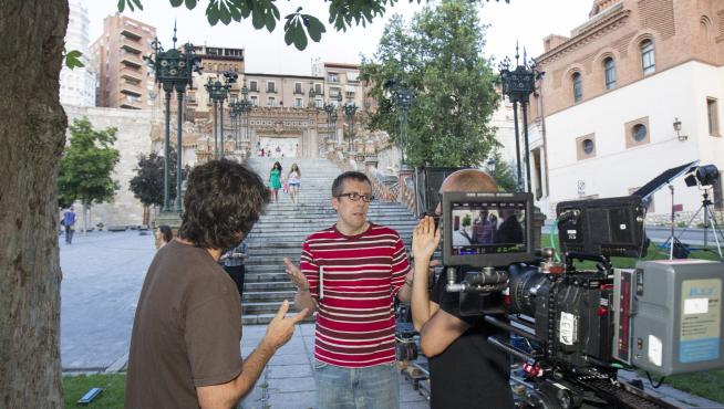 Miguel Ángel Lamata daba instrucciones este lunes a los técnicos a los pies de la Escalinata, antes de comenzar el rodaje.