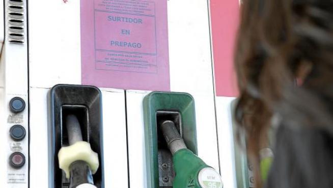 El gasóleo ya está por debajo del euro en 85 estaciones de Aragón