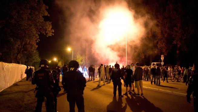 Al menos 31 policías heridos en una protesta neonazi contra un centro de refugiados alemán