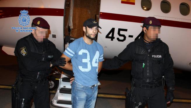 Sergio Morate, a su llegada al aeropuerto madrileño de Torrejón tras su traslado a España procedente de Rumanía.