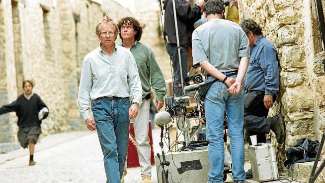 El director de la película, Ken Loach, durante la grabación del filme en las calles de Mirambel.