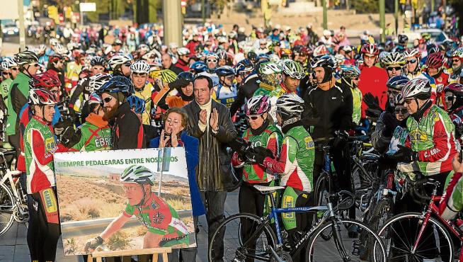 Dos mil ciclistas se sumaron al homenaje a Tomás Agustín. El Club Ciclista Ebro organizó el pasado enero  un acto en recuerdo del malogrado Tomás Agustín cuatro días después de su muerte, homenaje en el que se desbordaron todas las previ