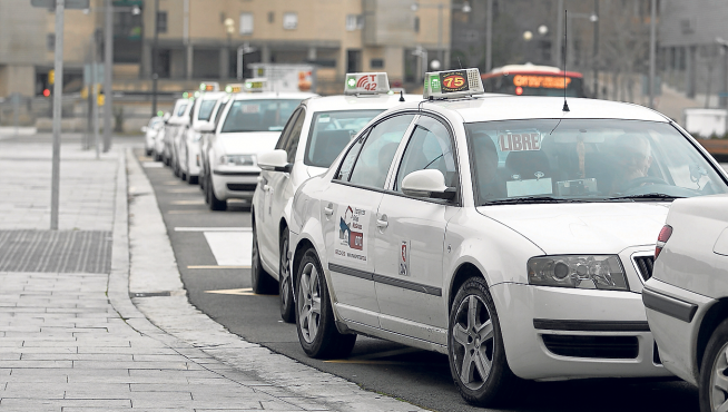 Los taxistas de Zaragoza apoyan las matrículas azules