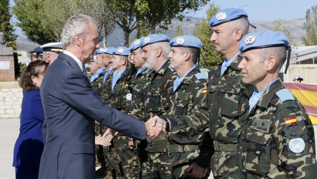 El ministro de Defensa, Pedro Morenés, visitó ayer las tropas españolas desplegadas en el sur del Líbano.