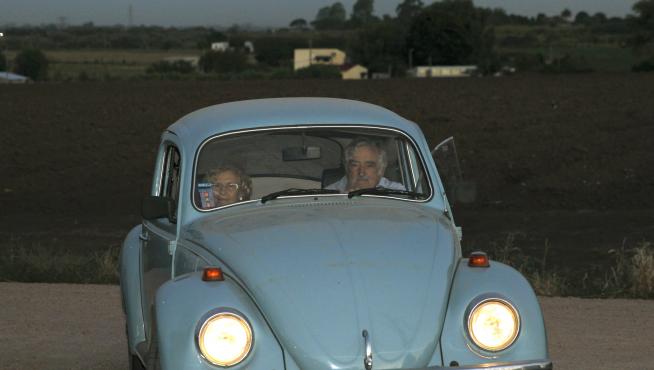 Mujica y Carmena, en el 'Fusca' del expresidente uruguayo