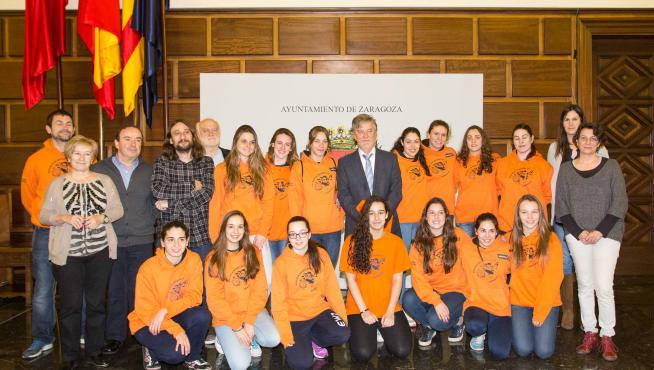 Recepción del alcalde a la Escuela de Waterpolo de Zaragoza