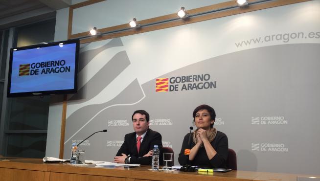 Ricardo Almalé, director general de Planificación y Formación Profesional, e Isabel Casbas, directora del Servicio Provincial de Zaragoza.