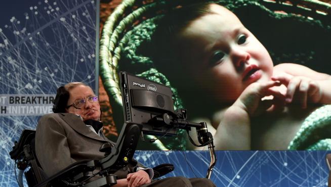 Stephen Hawking anuncia un plan para enviar sondas espaciales a las estrellas.