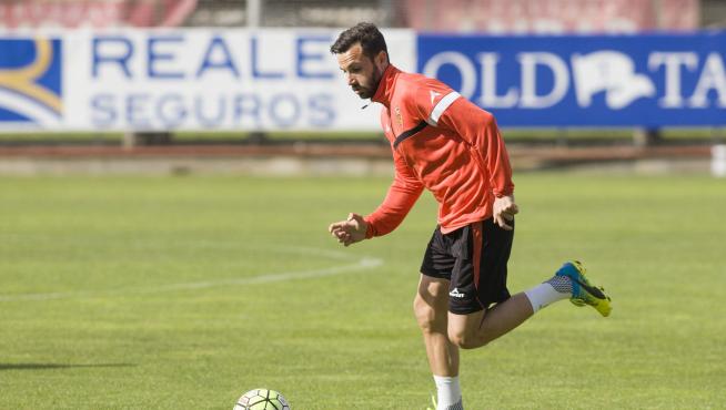 Alberto Guitián, en el entrenamiento de ayer del Real Zaragoza.