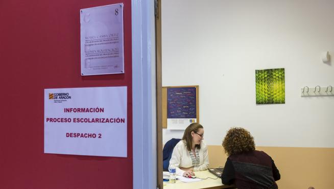 El CIFE Juan de Lanuza (Zaragoza) ofrece información a las familias sobre el proceso de escolarización.