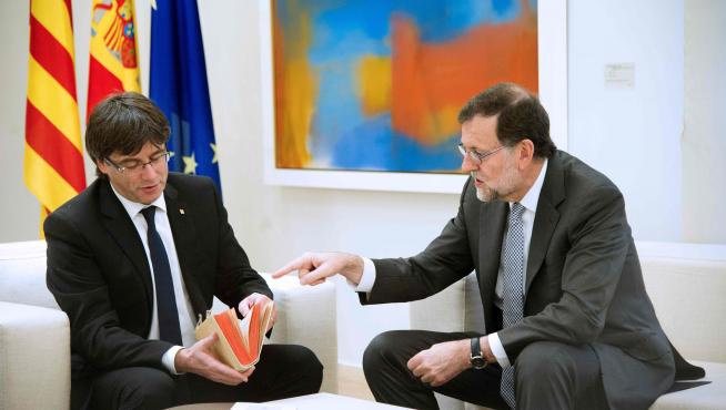 Rajoy en el momento en el que recibió a Puigdemont, en una foto de archivo.