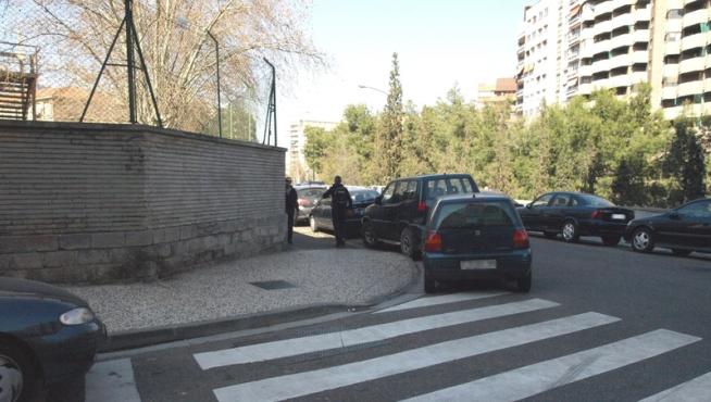 Numerosos bordillos de Zaragoza no son accesibles