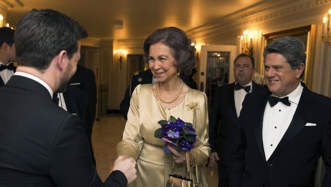 La Reina Sofía durante su llegada a la gala de la British Spanish Society en Londres.