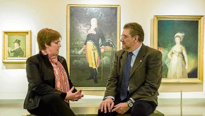 Charo Añaños y José Antonio Mayoral conversan en la sala Goya del Museo Goya-Colección Ibercaja.