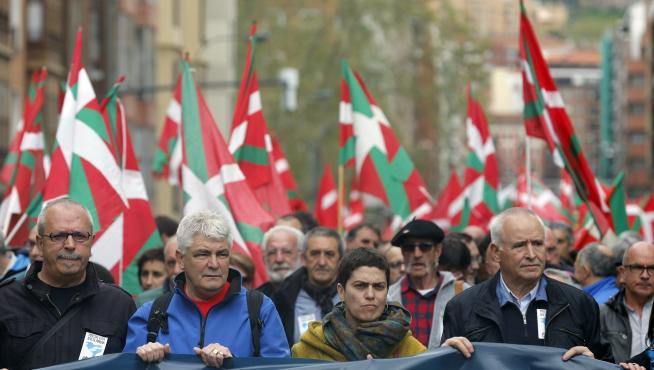 Cabecera de la manifestación de expresos y antiguos huidos de ETA celebrada la semana pasada en Bilbao.