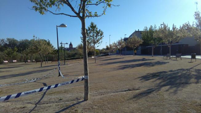 El parque infantil ubicado en la calle Numancia está precintado desde hace unos días.