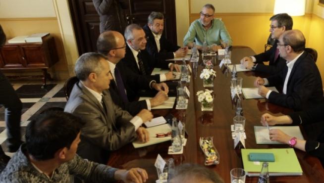 El Presidente de Aragón, Javier Lambán, y la consejera de Economía e Industria, Marta Gastón, reciben a representantes de Carbunión, FITAG-UGT y de CC. OO.