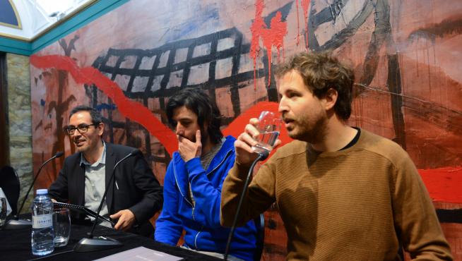 Intérpretes de 'Incómodos', del Teatro Pezkao, en la presentación de la obra.
