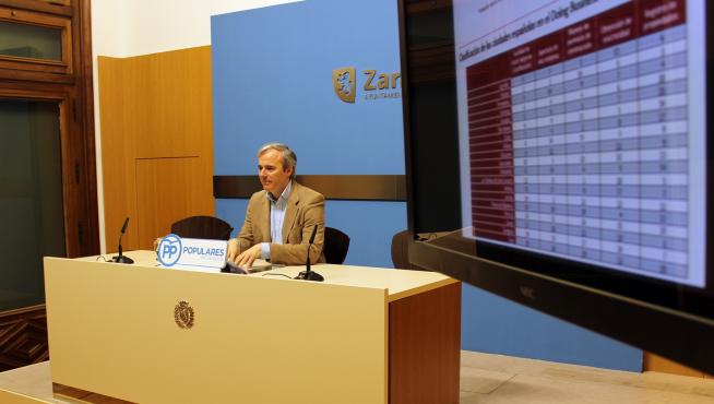 Jorge Azcón, durante la rueda de prensa.
