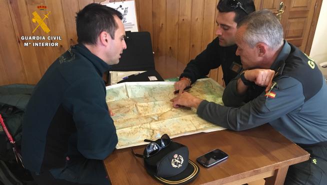 Reunión de coordinación con los equipos existentes para repartir las zonas a batir.