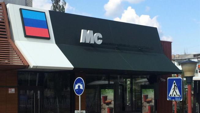 El supuesto restaurante que plagia a McDonald's en Lugansk (Ucrania).
