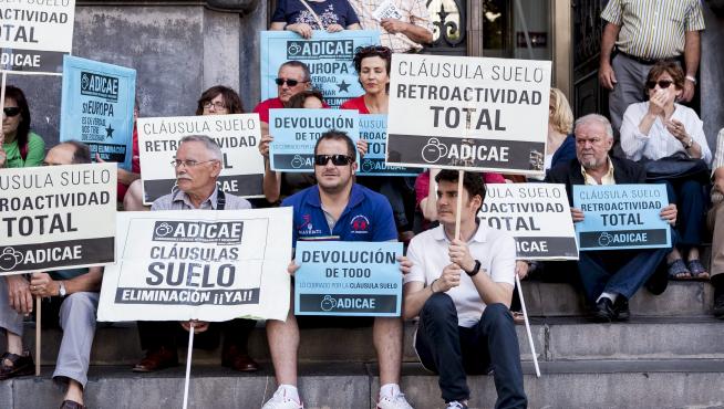 Protesta de varios afectados este miércoles en Zaragoza