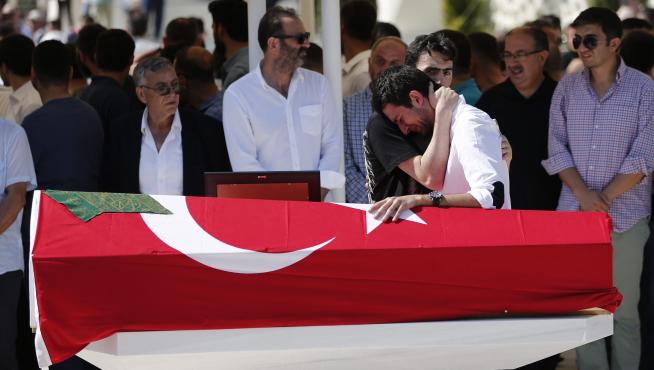 Ceremonia fúnebre en Turquía por los civiles asesinados durante el intento de golpe de Estado