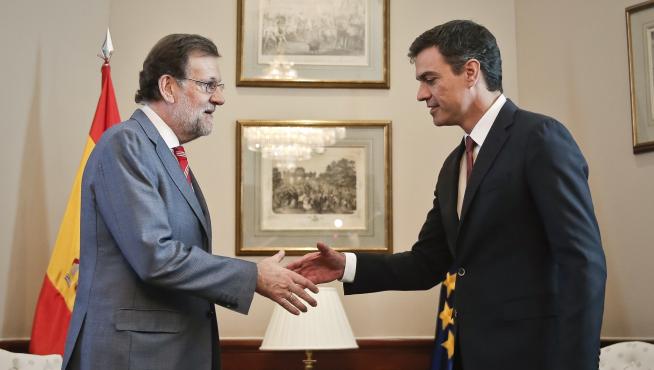 Foto de Mariano Rajoy y Pedro Sánchez durante su encuentro el pasado 17 de julio