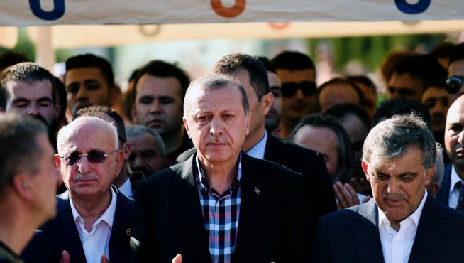 Erdogan, este domingo, en un funeral por las víctimas del golpe de estado.