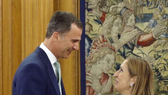 El Rey recibe a Ana Pastor en el Salón de Audiencias del Palacio de la Zarzuela